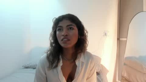 Snapshot of sienna_glow chatting on 05.29.26 sienna_glow online show from 05.29.26