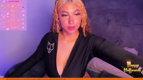 Snapshot of sienna_lux chatting on 10.17.25 sienna_lux online show from 10.17.25