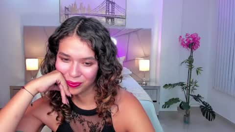 Snapshot of sienna_luxor chatting on 05.05.26 siiena online show from 05.05.26