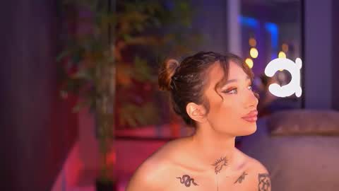 Snapshot of siennajayden chatting on 10.27.25 Sienna online show from 10.27.25