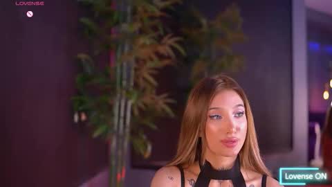 Snapshot of siennajayden chatting on 11.19.25 Sienna online show from 11.19.25