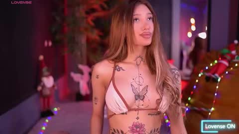 Snapshot of siennajayden chatting on 12.18.25 Sienna online show from 12.18.25