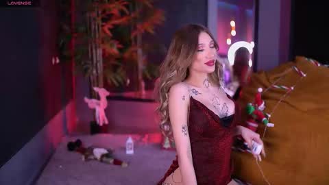 Snapshot of siennajayden chatting on 12.19.25 Sienna online show from 12.19.25