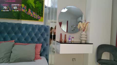 Snapshot of siennapierce chatting on 05.25.26 Sienna online show from 05.25.26