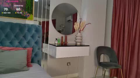 Snapshot of siennapierce chatting on 07.28.26 Sienna online show from 07.28.26