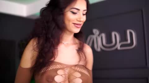 Sienna online show from 10.19.25