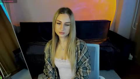 Snapshot of silen_tori chatting on 02.14.26 Silen online show from 02.14.26