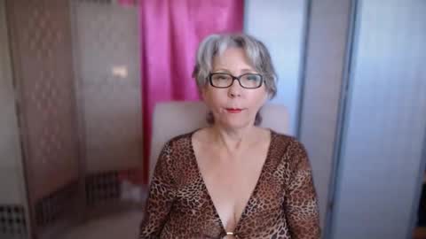 petra daniels online show from 10.31.25