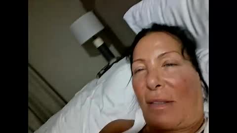 Snapshot of silkychrissy69 chatting on 04.29.26 MerryMilfMas online show from 04.29.26
