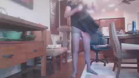 Snapshot of silkylvr chatting on 10.10.25 Silkylvr Crossdresser online show from 10.10.25