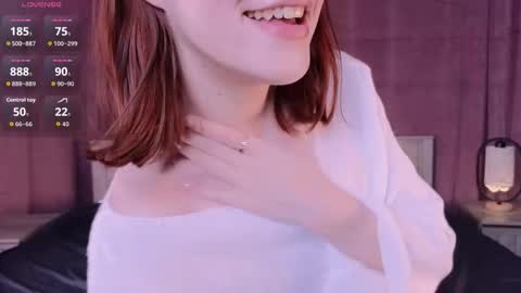 Snapshot of silly___woman chatting on 09.27.25 silly___woman online show from 09.27.25