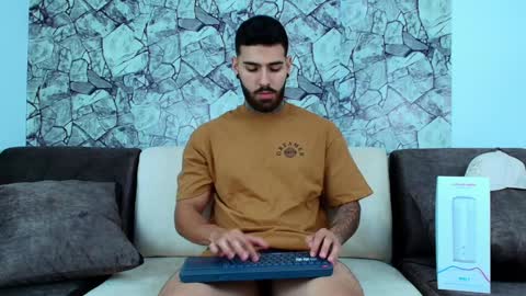 Snapshot of silvano_torrez chatting on 01.28.25 silavno online show from 01.28.25