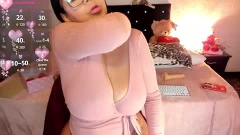 Snapshot of silver__love chatting on 10.26.25 Silver online show from 10.26.25