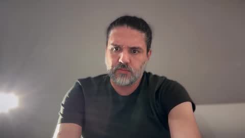 Snapshot of silverbeard81 chatting on 02.12.26 silverbeard81 online show from 02.12.26