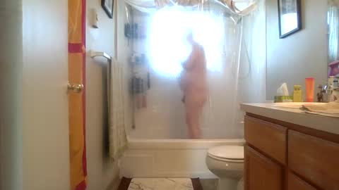 Snapshot of silverdragon70 chatting on 09.30.25 silverdragon70 online show from 09.30.25