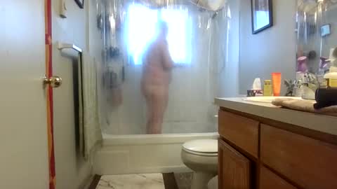 Snapshot of silverdragon70 chatting on 12.21.25 silverdragon70 online show from 12.21.25