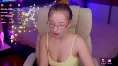 Snapshot of silverrmoon chatting on 11.13.25 Kristina Kris online show from 11.13.25