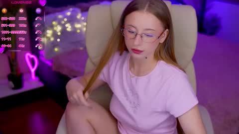 Snapshot of silverrmoon chatting on 11.23.25 Kristina Kris online show from 11.23.25