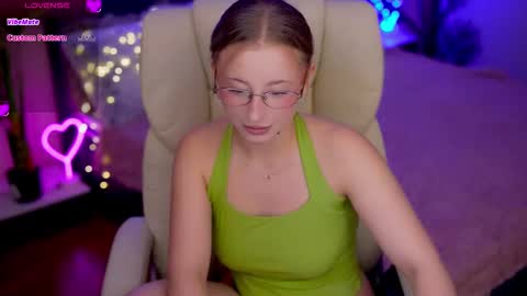 Snapshot of silverrmoon chatting on 12.02.25 Kristina Kris online show from 12.02.25