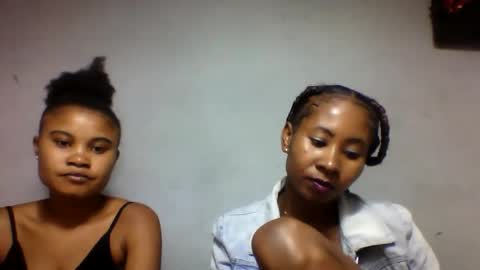 Snapshot of simirna98 chatting on 06.04.26 simirna98 online show from 06.04.26