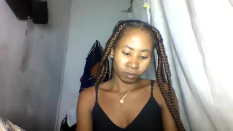 Snapshot of simirna98 chatting on 06.05.26 simirna98 online show from 06.05.26