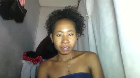Snapshot of simirna98 chatting on 06.12.26 simirna98 online show from 06.12.26