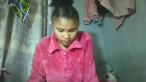 Snapshot of simirna98 chatting on 06.19.26 simirna98 online show from 06.19.26