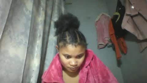Snapshot of simirna98 chatting on 06.19.26 simirna98 online show from 06.19.26