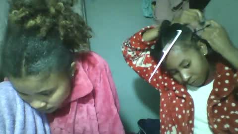 Snapshot of simirna98 chatting on 06.25.26 simirna98 online show from 06.25.26