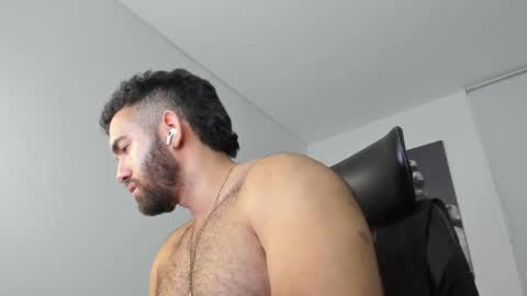 simon_leon01 online show from 04.25.26