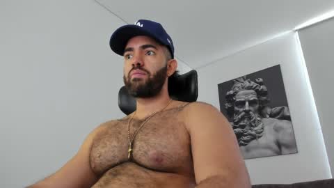 Snapshot of simon_leon01 chatting on 05.18.26 simon_leon01 online show from 05.18.26