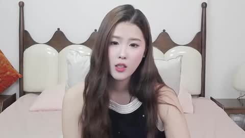 Snapshot of simonastephanie chatting on 10.26.25 simonastephanie online show from 10.26.25