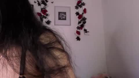 Simone Phill  online show from 10.28.25