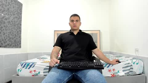 Snapshot of simonkeler chatting on 05.08.26 SIMON KELER online show from 05.08.26