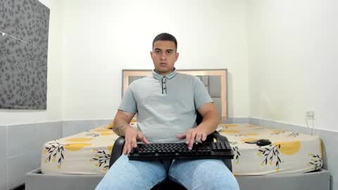 Snapshot of simonkeler chatting on 05.13.26 SIMON KELER online show from 05.13.26