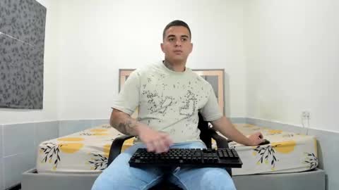 Snapshot of simonkeler chatting on 05.16.26 SIMON KELER online show from 05.16.26