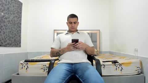 Snapshot of simonkeler chatting on 05.19.26 SIMON KELER online show from 05.19.26