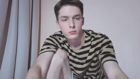 Snapshot of simonsecrett chatting on 11.15.25 Simon online show from 11.15.25