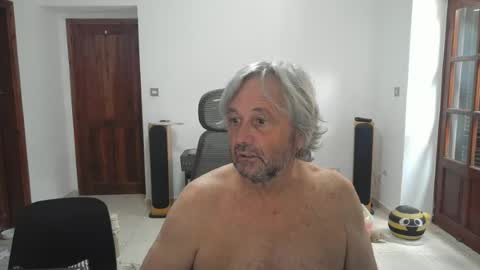 Snapshot of simonthenudist chatting on 06.15.26 Simon online show from 06.15.26