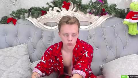 Snapshot of simonwarner chatting on 12.21.25 Simon online show from 12.21.25