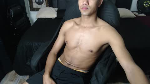 Snapshot of simple_guyy chatting on 11.17.25 Andrey online show from 11.17.25