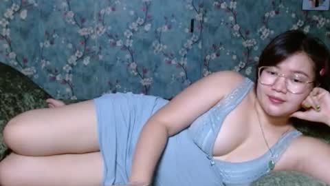 Snapshot of simply_niki chatting on 11.01.25 zia online show from 11.01.25