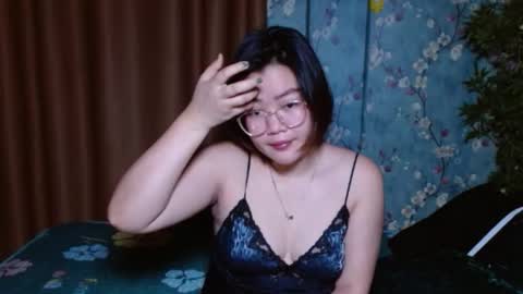 Snapshot of simply_niki chatting on 02.08.26 zia online show from 02.08.26