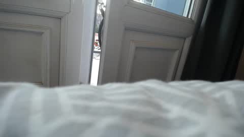 Snapshot of simur_sahso chatting on 12.20.24 Sofi wed. - sat. 11am - 11 pm and Santi with Sofi sun.. - tue. 11 am - 5 pm  europe online show from 12.20.24