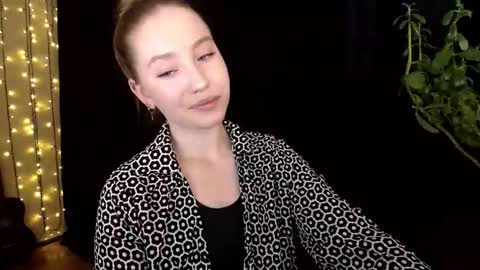 Snapshot of sindiwatsoon chatting on 10.29.25 Sindi online show from 10.29.25