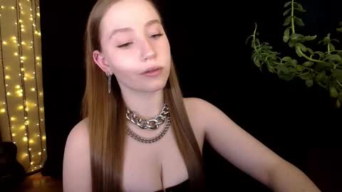 Snapshot of sindiwatsoon chatting on 10.30.25 Sindi online show from 10.30.25