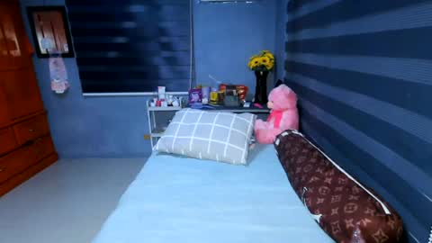 Snapshot of sinfullwife6969 chatting on 06.25.26 sinfullwife6969 online show from 06.25.26
