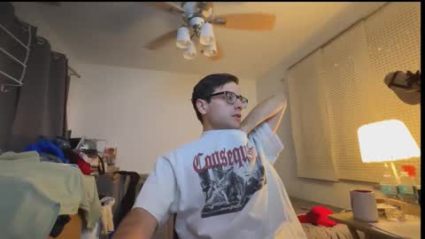 Snapshot of singholedad chatting on 12.18.25 singholedad online show from 12.18.25