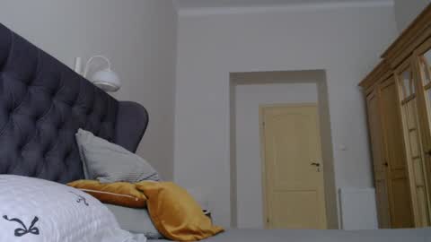 Snapshot of single_fox_4u chatting on 12.16.25 Lina online show from 12.16.25