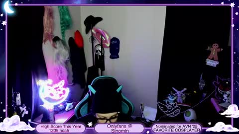 Snapshot of sinominx chatting on 01.05.25 Sinomin online show from 01.05.25